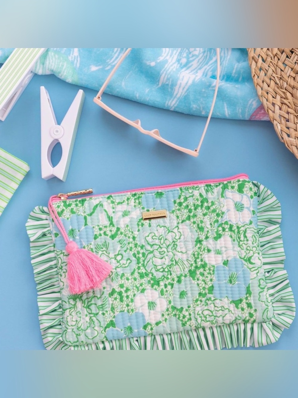 💚🩷 LILLY PULITZER Ruffle Pouch in Mint Condition Burst Of Joy